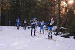 Gruppen som jagar ledaren John, 500 m efter starten